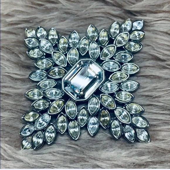 HP 🎉 Kenneth J. Lane Cruciform Brooch - Picture 2 of 7